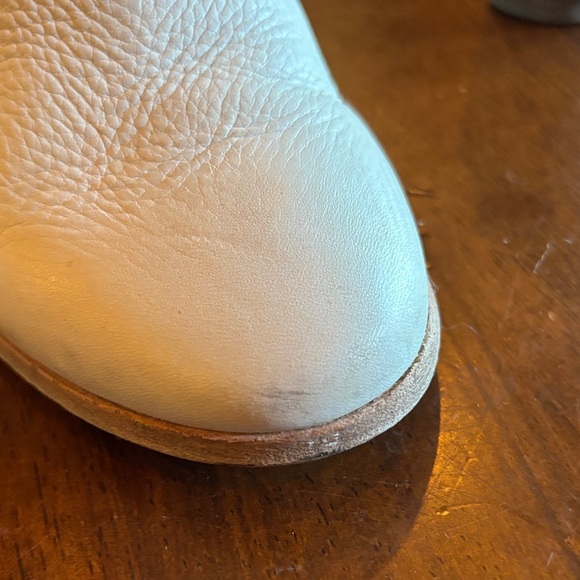 Frye White Leather Naomi Ankle Boots w Heels - Picture 8 of 8